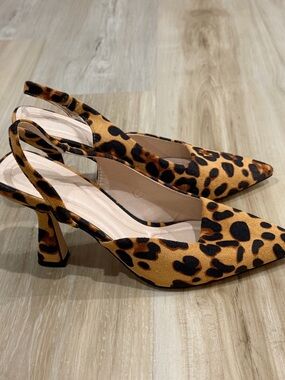 Leopard Print Slingback Pointed Toe Heels - Women